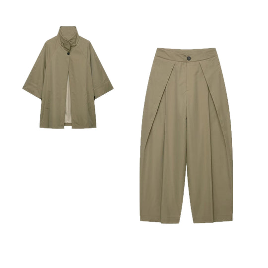 Damen Zweiteiler Kurzcape-Jacke mit Stehkragen und hochtaillierter Plissee-Culotte Nord Taschen