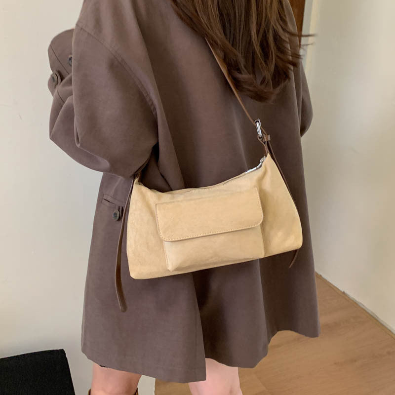 Damen Umhängetasche aus weichem Wildleder mit praktischer Fronttasche Nord Taschen