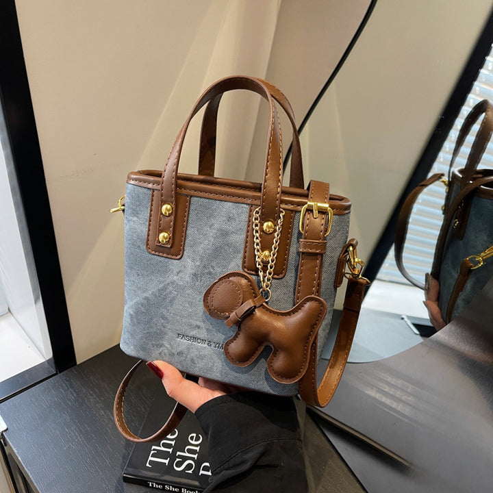 Damen Mini-Tasche aus hochwertigem Material mit abnehmbarem Witz-Anhänger | Nord Taschen