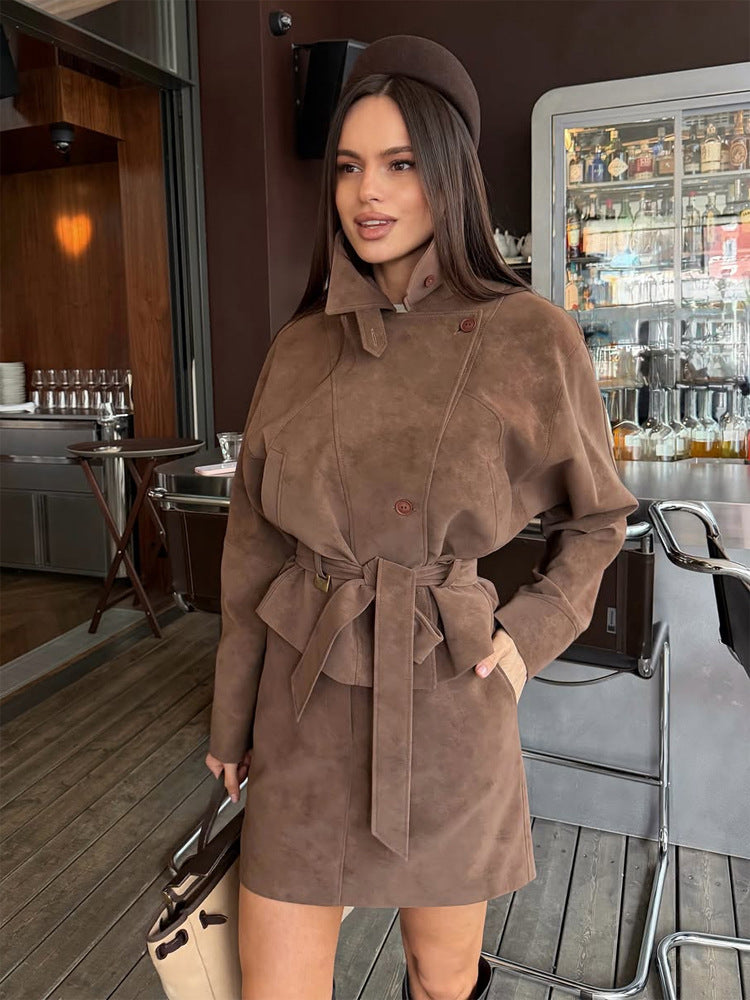 Damen Kurzes Veloursleder‑Set: Taillierter Blouson mit Stehkragen & passendem Minirock Nord Taschen