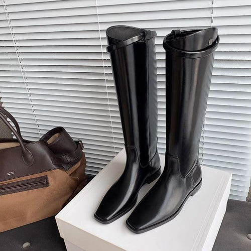 Damen Kniehohe Reitstiefel aus Glattleder mit quadratischer Zehenpartie und schlanker Silhouette Nord Taschen