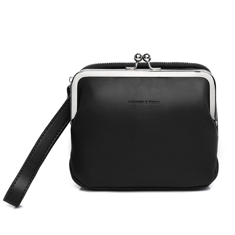 Damen Clutch mit dekorativem Metallverschluss Nord Taschen