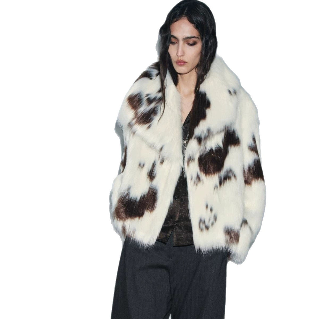 Damen Kurzmantel aus gepunktetem Hochflor-Faux-Fur mit voluminösem Schalkragen Nord Taschen