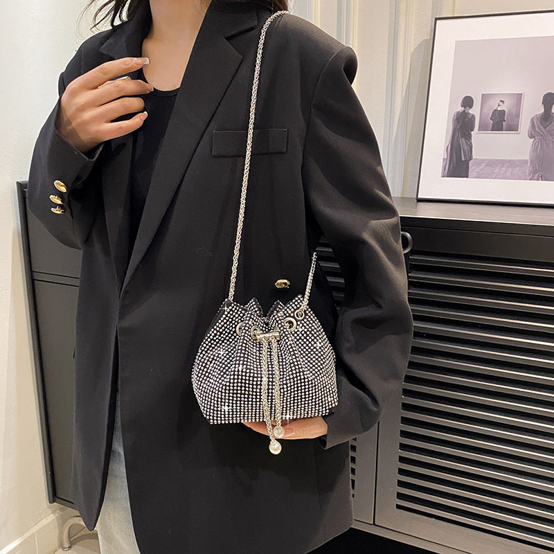 Damen Glamouröse Beuteltasche mit Perlenschmuck Nord Taschen