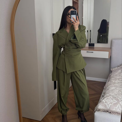 Damen Taillierter Blazer mit seitlichen Faltenbändern und asymmetrischer Knopfleiste Nord Taschen