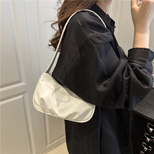 Damen trendige Umhängetasche mit strukturiertem Design und praktischem Henkel Nord Taschen