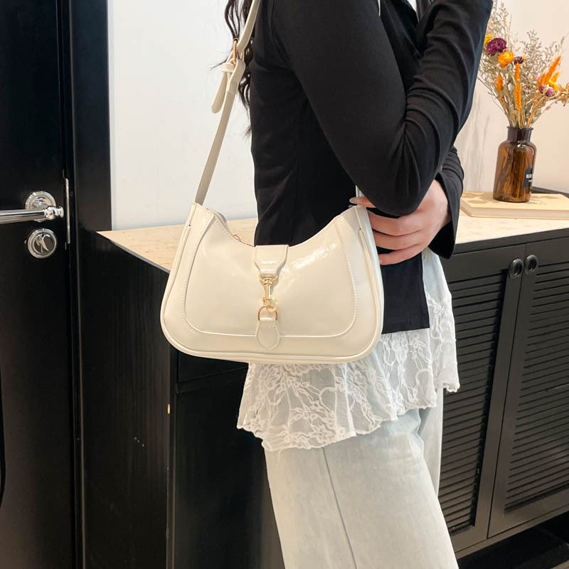 Damen Umhängetasche mit elegantem Glanz und vielseitigem Design Nord Taschen