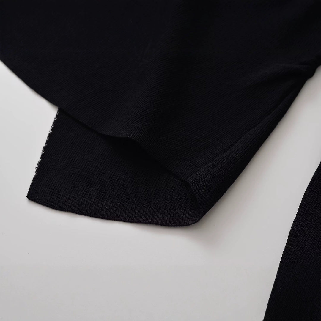 Damen Figurbetonte Rüschenbluse mit goldfarbenen Zierknöpfen und asymmetrischem Peplum Nord Taschen