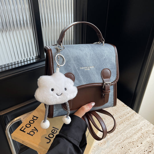 Damen Umhängetasche mit stilvollem Design und praktischem Schlüsselanhänger | Nord Taschen