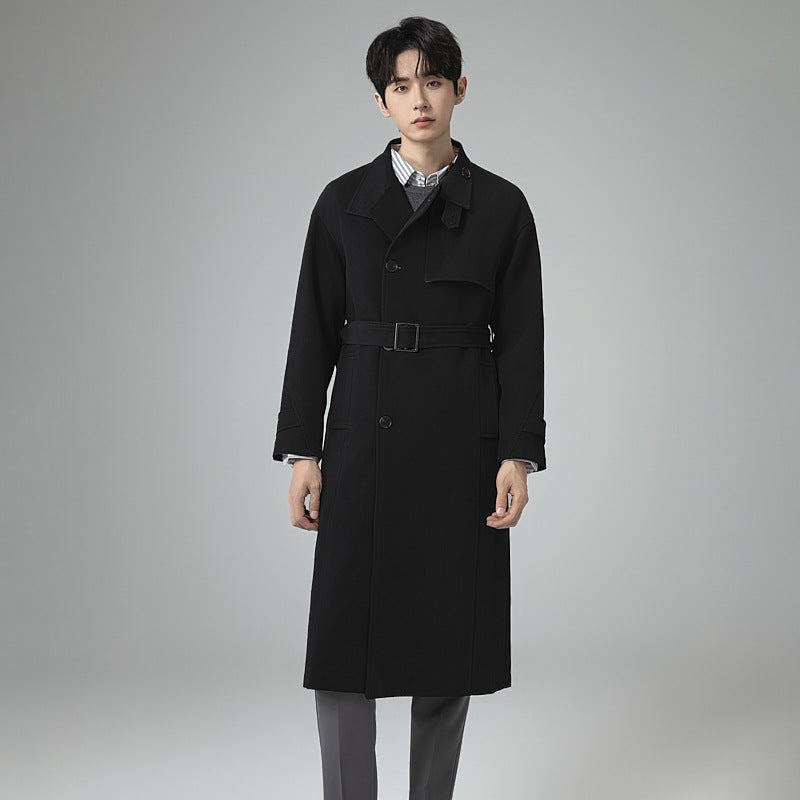 Herren Langer moderner Trenchcoat aus leichtem Twill mit verdeckter Knopfleiste und Taillenriegel Nord Taschen
