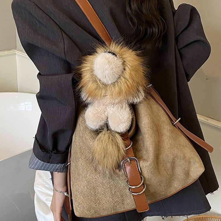 Damen geflochtene Hobo-Tasche aus hochwertigem Kunstleder mit dekorativem Anhänger Nord Taschen
