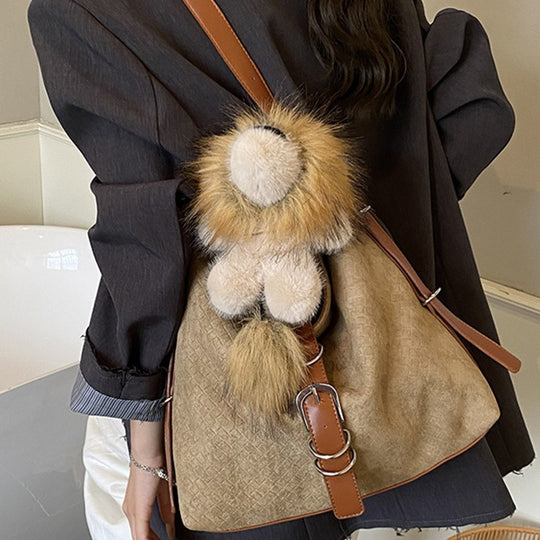 Damen geflochtene Hobo-Tasche aus hochwertigem Kunstleder mit dekorativem Anhänger Nord Taschen
