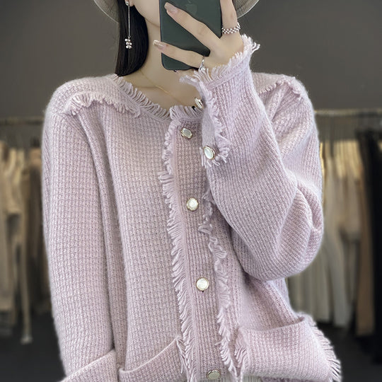 Damen Strickcardigan mit Fransenblende, Perlmuttknopfleiste und aufgesetzten Taschen Nord Taschen