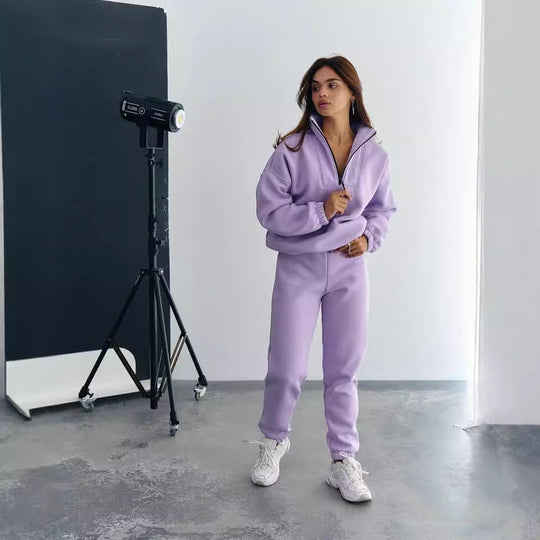 Damen Athleisure-Zweiteiler aus dickem French-Terry mit hohem Stehkragen, halbem Reißverschluss und Tunnelzughose Nord Taschen