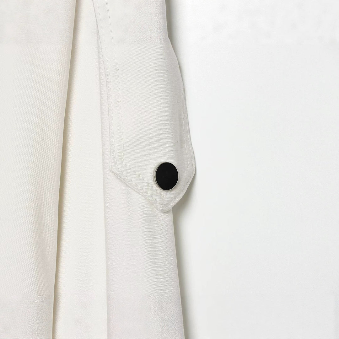 Damen Leichte Cropped-Windjacke im Boxy‑Schnitt mit hohem Funnelkragen und Ärmel-Pattentaschen Nord Taschen