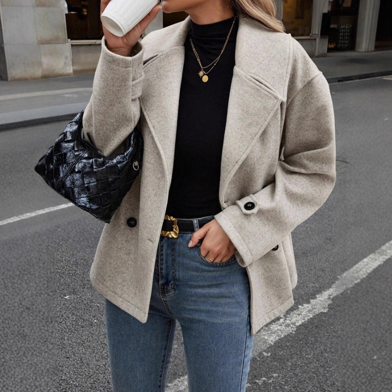 Damen Kurzer Wollmantel mit Oversized-Schnitt und Reverskragen Nord Taschen