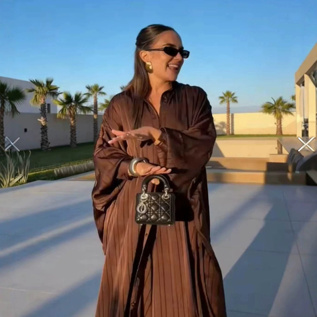Damen Maxikleid im Plissee-Kaftanstil mit Oversize-Ärmeln und Knopfleiste Nord Taschen