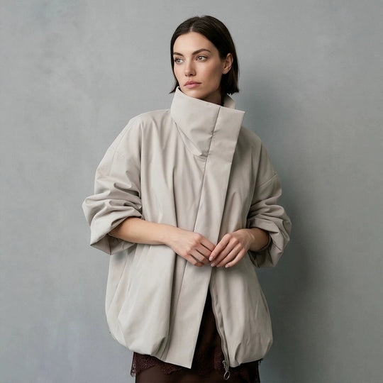 Damen Boxy-Kurzsteppjacke mit hohem asymmetrischem Stehkragen Nord Taschen