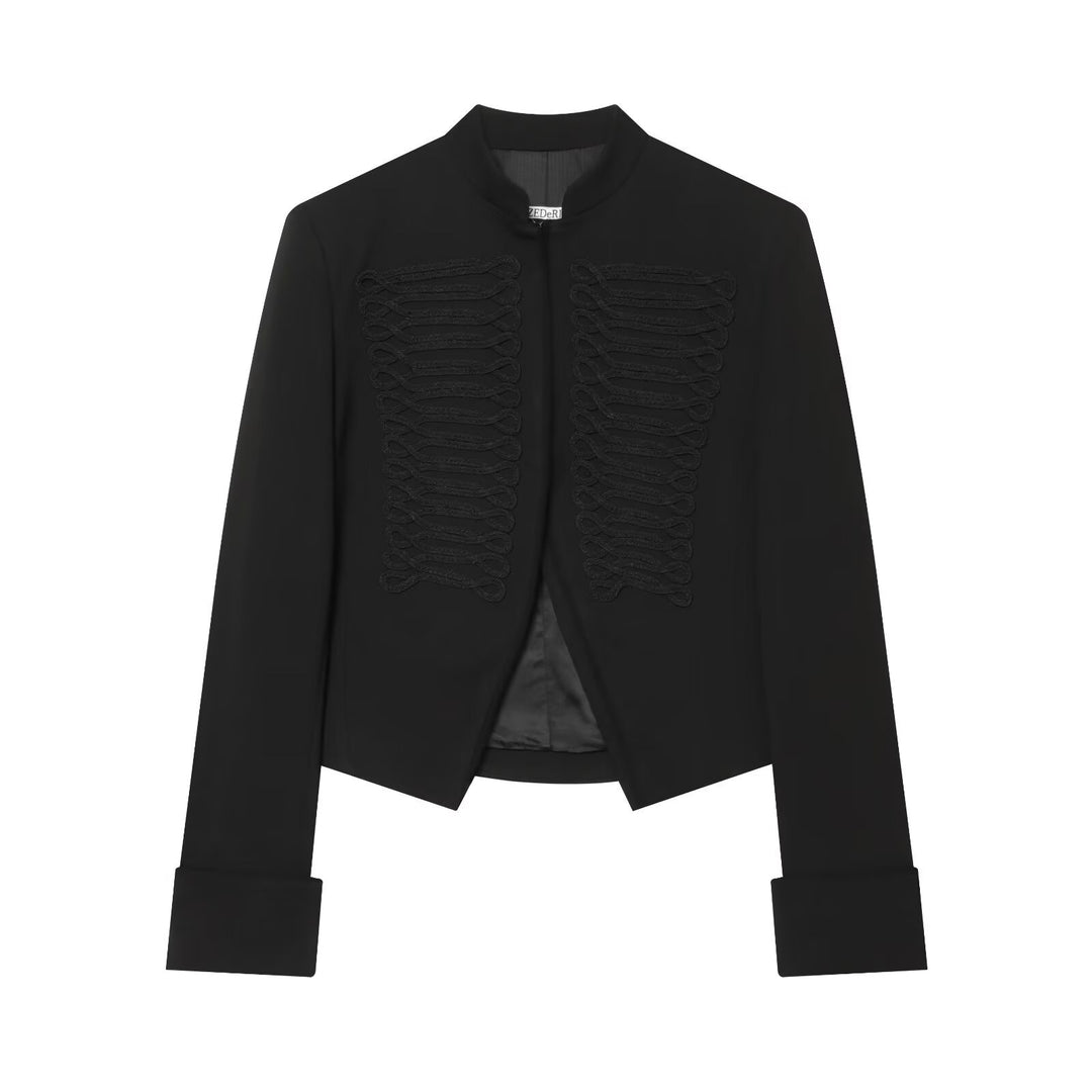 Damen Kurzgeschnittener Militärblazer mit ornamentalem Kordelbesatz und Stehkragen Nord Taschen