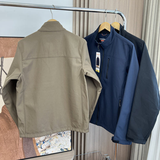 Herren Softshell‑Jacke mit Stehkragen, wasserabweisender Funktion und Reißverschlusstaschen Nord Taschen