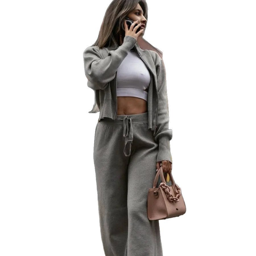 Damen Feinstrick-Zweiteiler mit taillierter Zip-Kapuzenjacke und weiten High‑Waist Kordelhose Nord Taschen