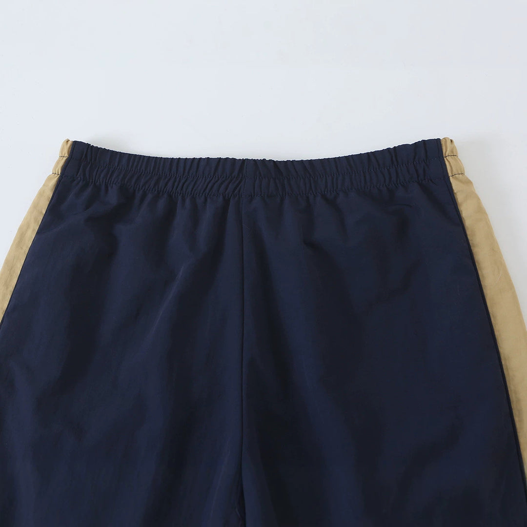 Damen Leichte Cropped-Übergangsjacke mit Funnelkragen, Kontrast-Einsätzen und Tunnelzug Nord Taschen