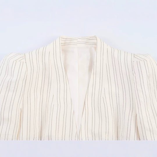 Damen Taillierter Peplum-Blazer mit tiefem V-Ausschnitt und Nadelstreifen Nord Taschen