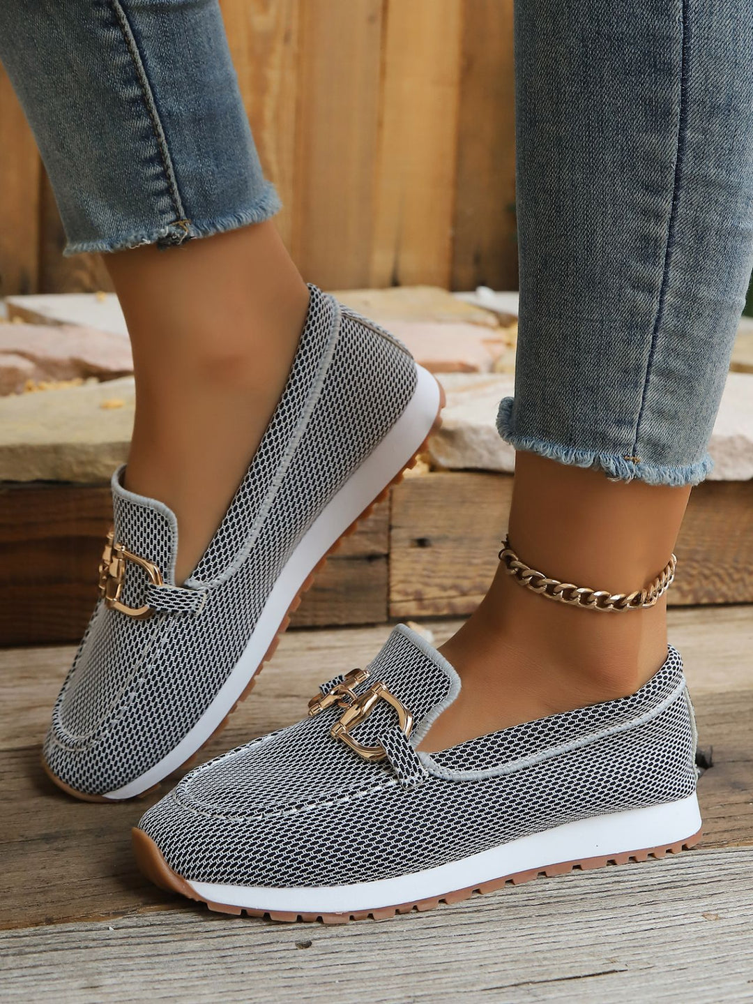 Damen Atmungsaktive Mesh-Slipper-Loafer mit goldfarbener Schnallendekor und leichter Gummisohle Nord Taschen