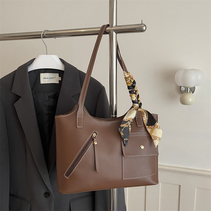 Damen moderne Handtasche mit praktischen Fächern und kreativen Designelementen Nord Taschen