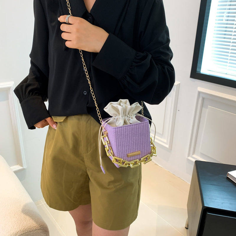 Damen Mini-Handtasche mit einzigartiger Kettenverzierung und klassischem Kordelzug Nord Taschen