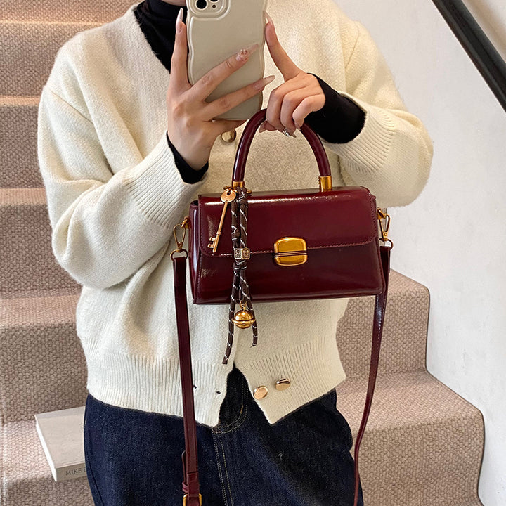 Damen elegante Handtasche mit goldenen Akzenten Nord Taschen