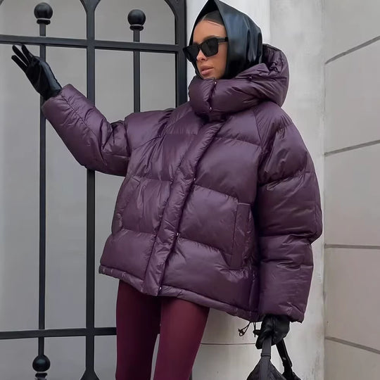Damen Kurze wattierte Oversize‑Steppjacke mit hohem Stehkragen und Kapuze Nord Taschen