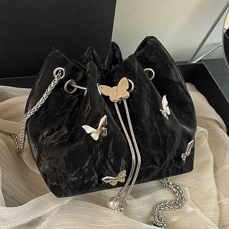 Damen Beuteltasche mit verspielten Schmetterlingsapplikationen Nord Taschen