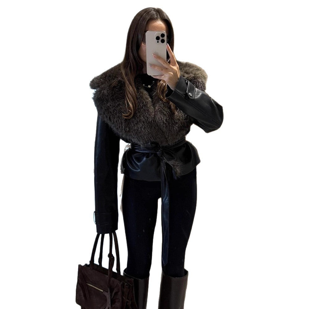 Damen Kurzjacke im Biker-Blouson-Stil aus Lederimitat mit voluminösem Kunstfell-Schalkragen und Taillengürtel Nord Taschen