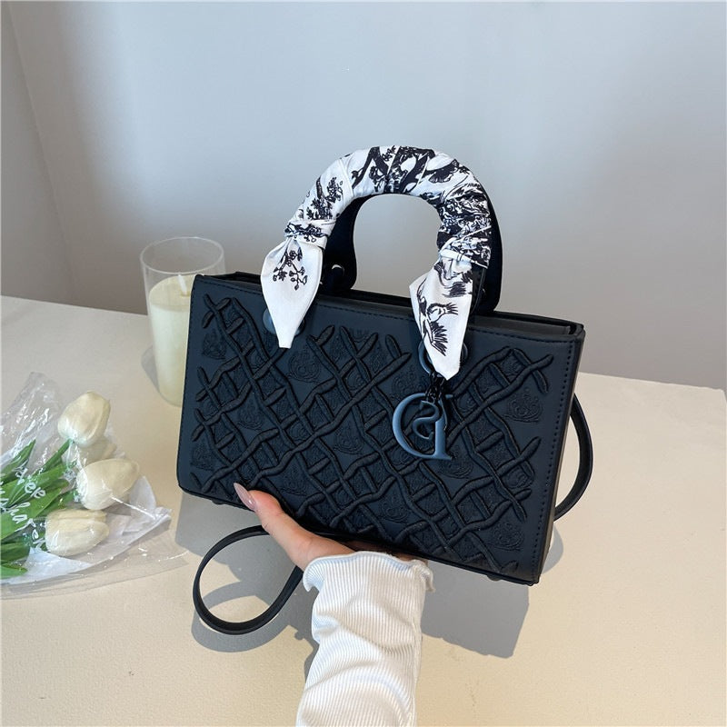 Damen elegante Handtasche mit strukturiertem Design und modischem Halsschal Nord Taschen