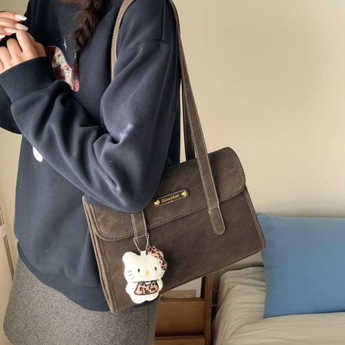 Damen modische Handtasche im charmanten Lederlook mit abnehmbarem Anhänger Nord Taschen