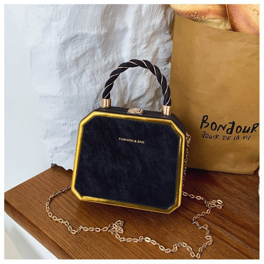 Damen elegante Handtasche im Faltendesign mit goldenen Akzenten Nord Taschen