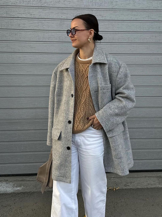 Damen Wollmix-Mantel im Boxy-Style mit Hemdkragen, aufgesetzten Pattentaschen und Knopfverschluss Nord Taschen