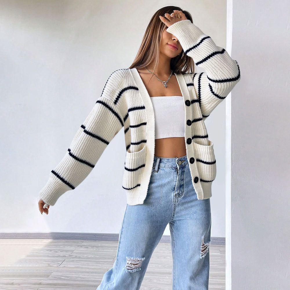 Damen oversized Strickcardigan mit Rippenkante, aufgesetzten Taschen und Knopfverschluss Nord Taschen