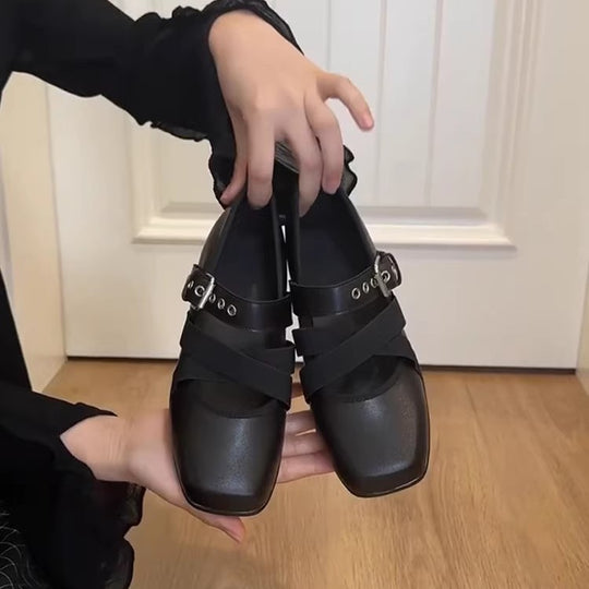 Damen Mary-Jane-Slipper mit quadratischer Zehenpartie, gekreuzten Elastikriemen und Ziergurt Nord Taschen