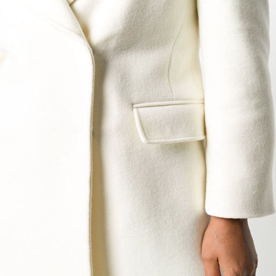 Damen Clean-Cut Longmantel mit überschnittenem Revers und klarer Tailoring‑Silhouette Nord Taschen