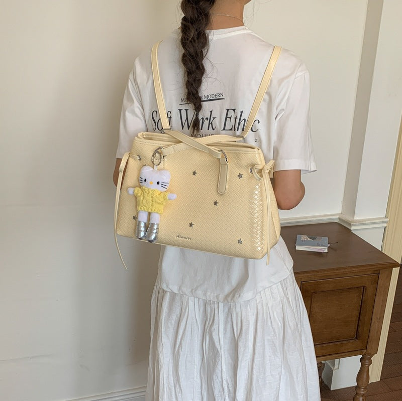 Damen Designer Handtasche mit verspieltem Anhänger und strukturiertem Obermaterial Nord Taschen