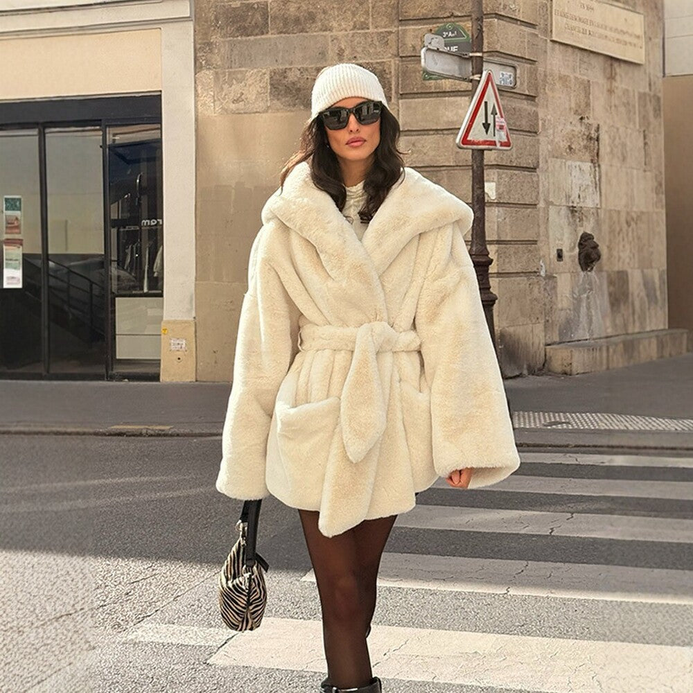 Damen Boxy-Teddyjacke mit Wickelgürtel und übergroßem Schalkragen Nord Taschen