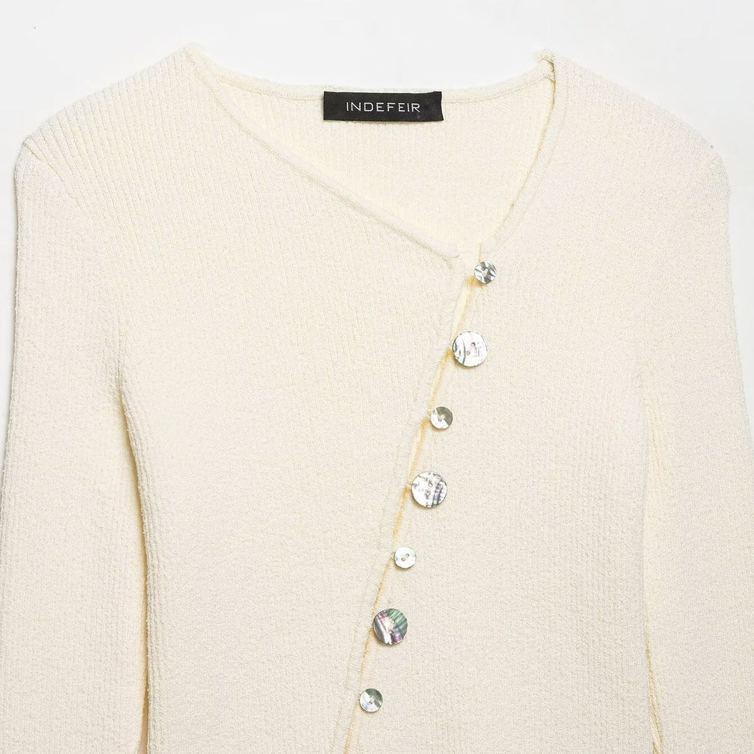 Damen Asymmetrische Bouclé-Strickjacke mit V-Ausschnitt und dekorativer Knopfleiste Nord Taschen