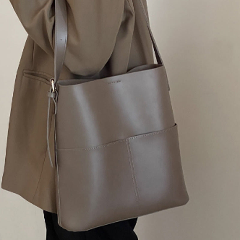 Damen Schultertasche mit eleganter Struktur und praktischen Außenfächern Nord Taschen