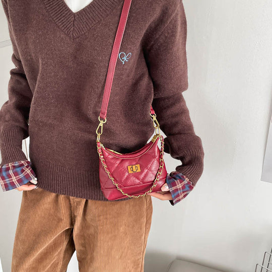 Damen stilvolle Umhängetasche aus glänzendem Kunstleder mit eleganter Kettenakzent Nord Taschen