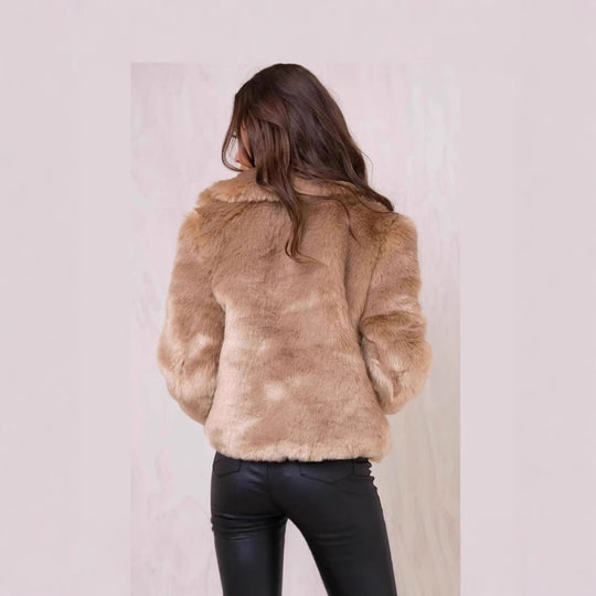 Damen Kurze Plüschjacke mit voluminösem Schalkragen und kastiger Silhouette Nord Taschen