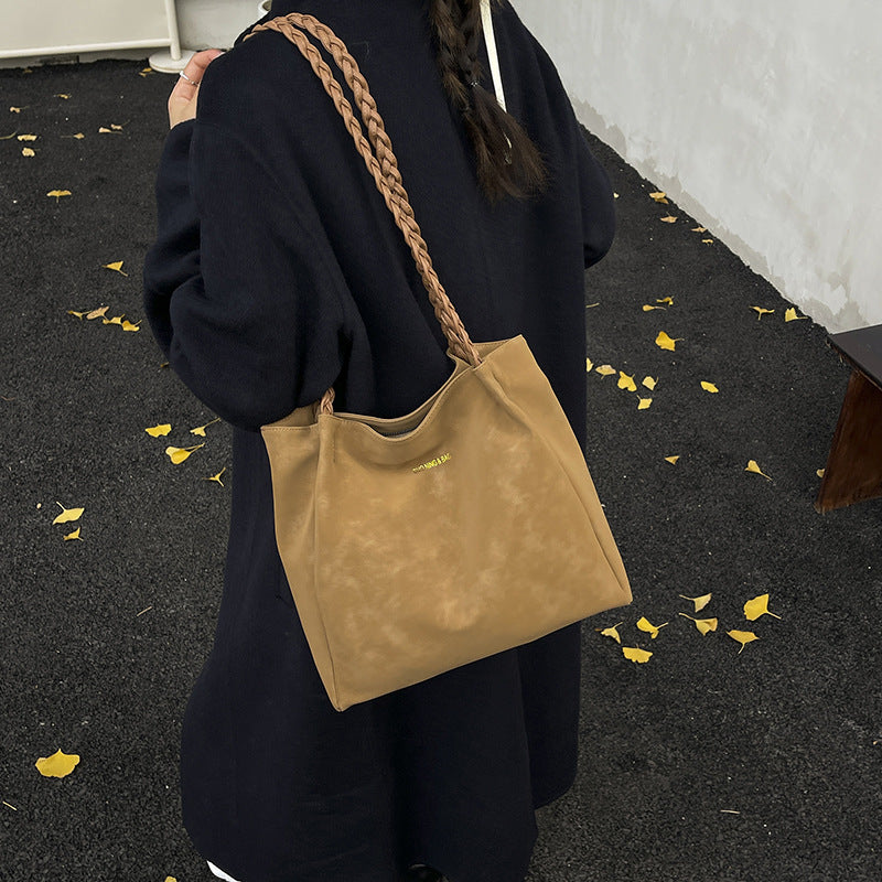 Damen Hobo-Tasche mit geflochtenem Tragegriff und weichem Veloursleder Nord Taschen