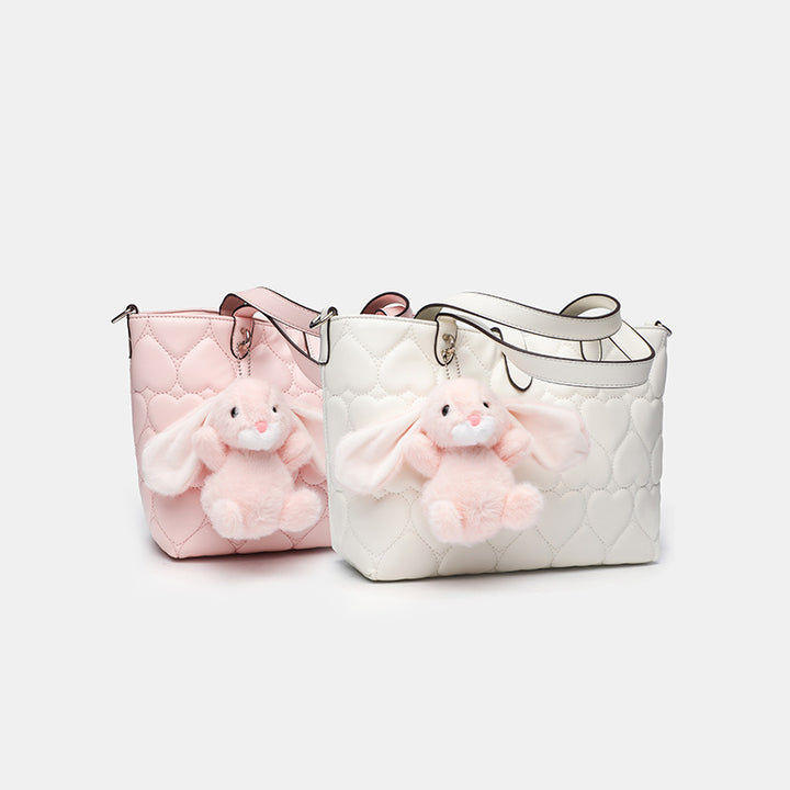 Damen Henkeltasche mit verspieltem Hasenanhänger und herzförmiger Steppung Nord Taschen
