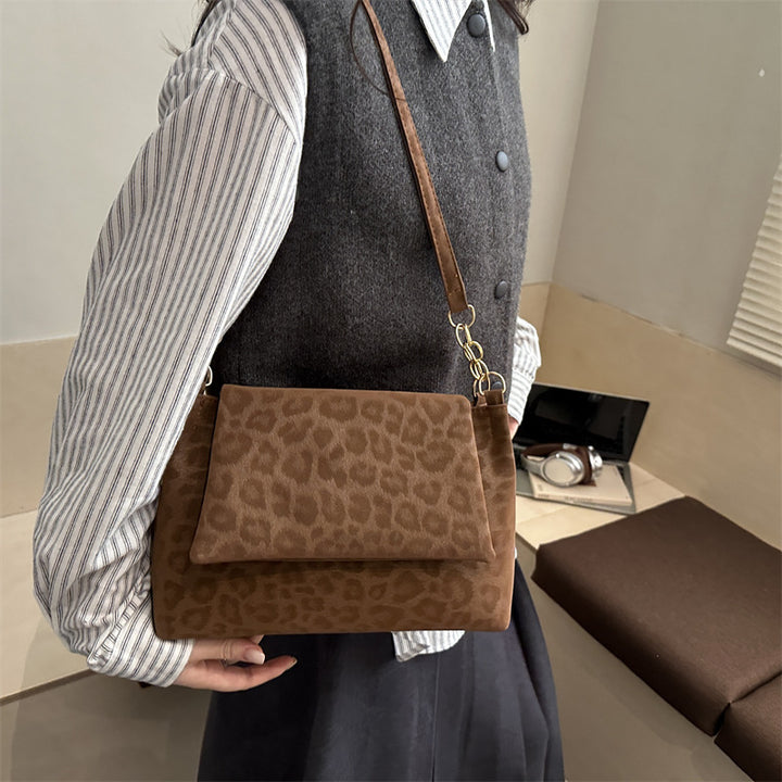 Damen Umhängetasche mit strukturiertem Wildleder und elegantem Kettenakzent Nord Taschen